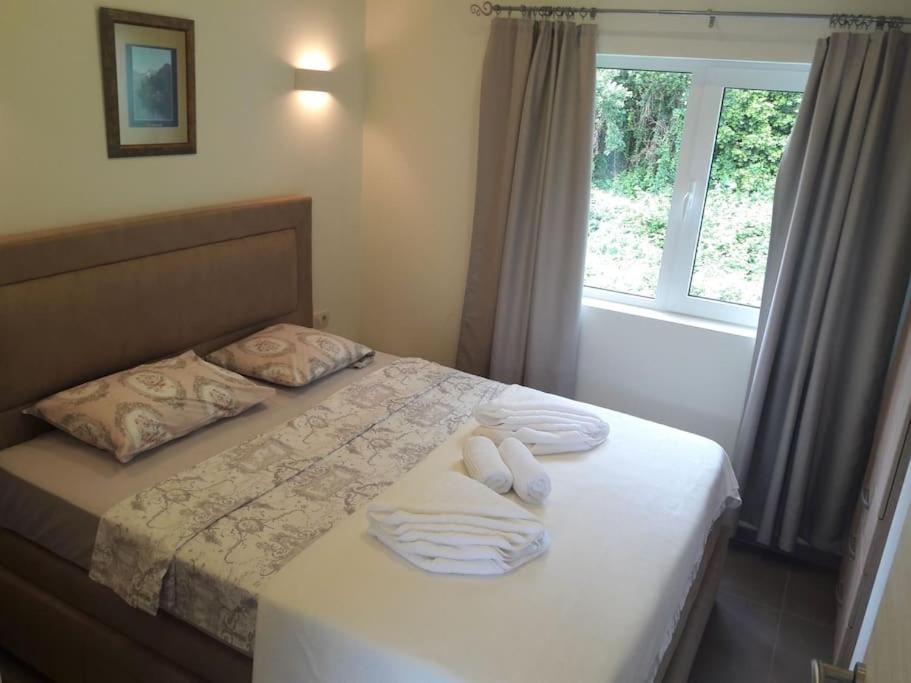 2Br Apartment With Pool โกตอร์ ภายนอก รูปภาพ