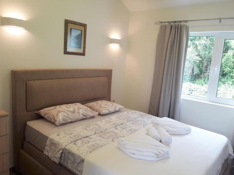 2Br Apartment With Pool โกตอร์ ภายนอก รูปภาพ