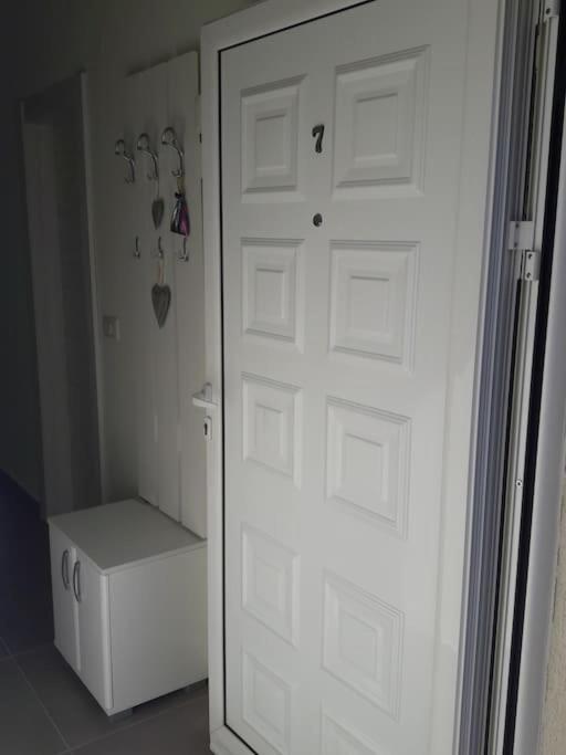 2Br Apartment With Pool โกตอร์ ภายนอก รูปภาพ